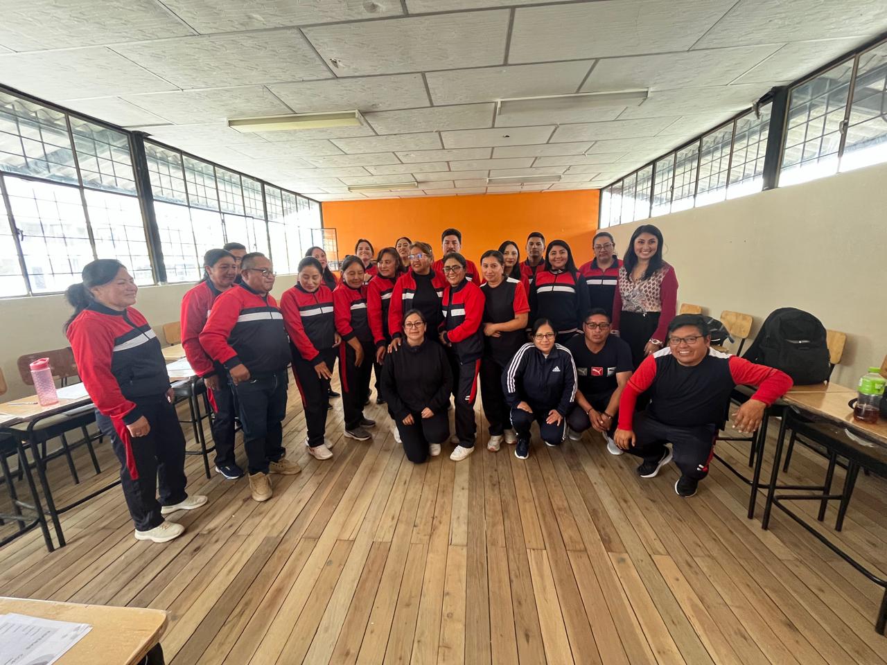 Grupo participante al finalizar una actividad organizacional